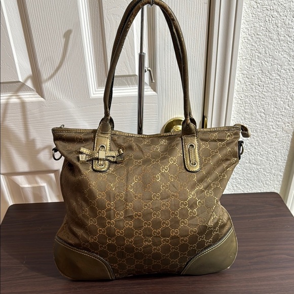 Gucci Monogram shoulder bag Interior - Picture 1 of 13